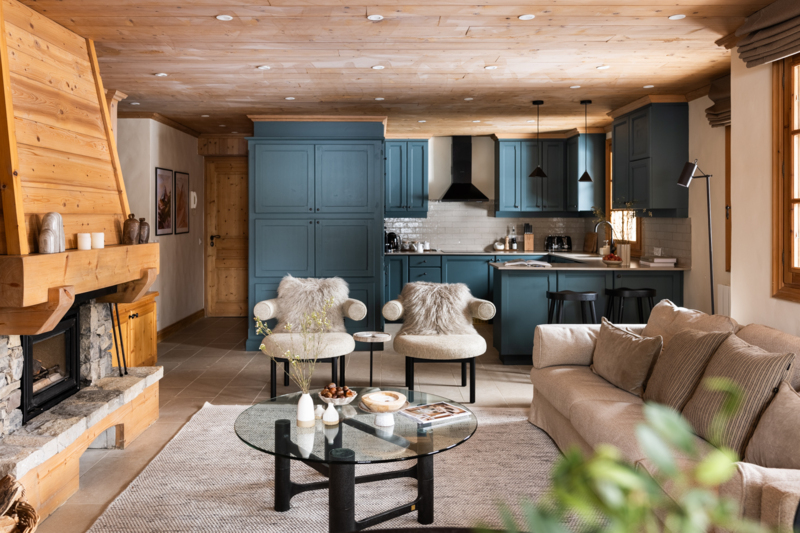 August Signature Collection French Alps