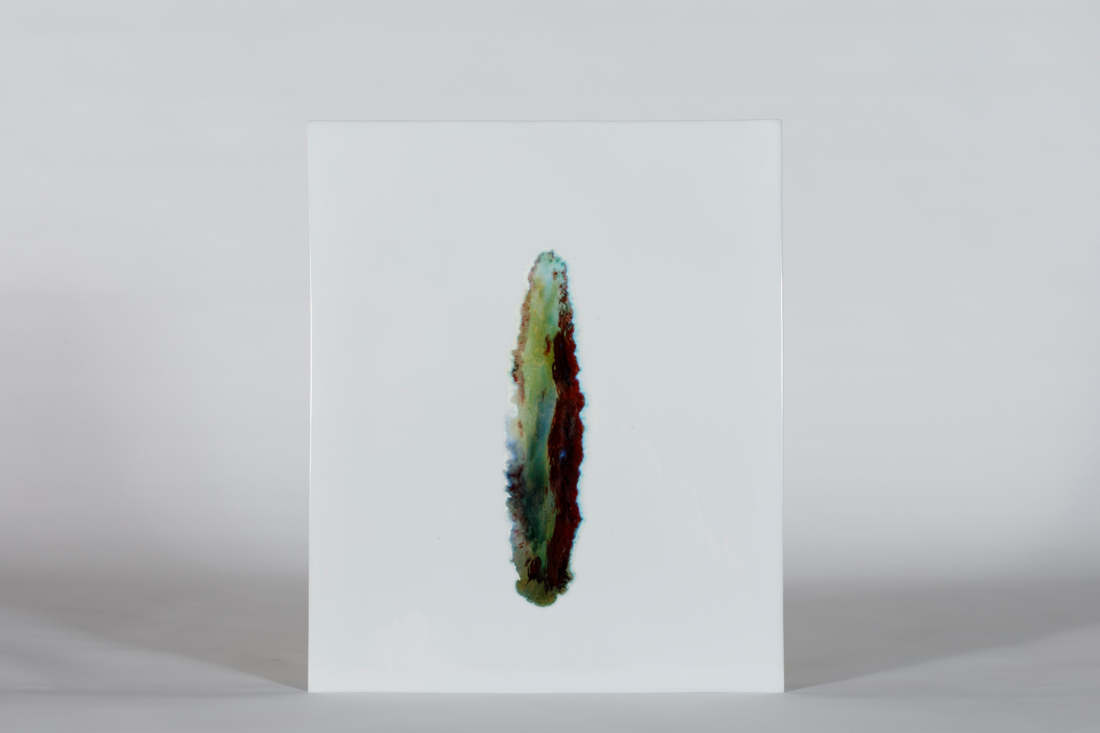 Eén van de Spectres, Linda Swanson, 2020, porselein met glazuur bestaande uit metaaloxide | Collectie Keramiekmuseum Princessehof, verworven met steun van het Mondriaan Fonds