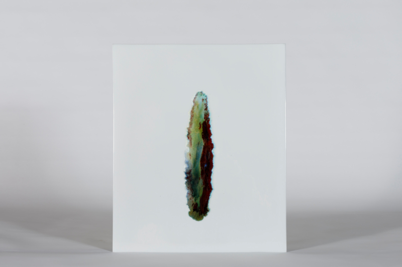 Eén van de Spectres, Linda Swanson, 2020, porselein met glazuur bestaande uit metaaloxide | Collectie Keramiekmuseum Princessehof, verworven met steun van het Mondriaan Fonds