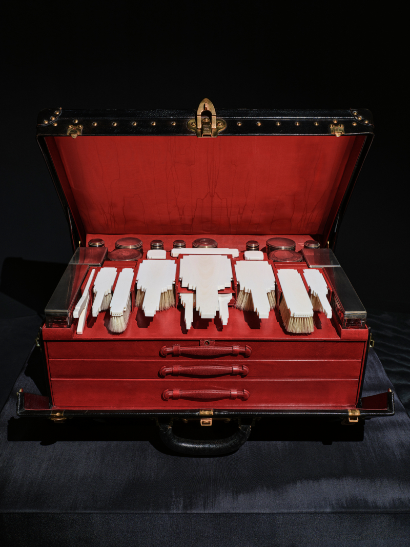 Louis Vuitton Art Deco Porte Habit Milano