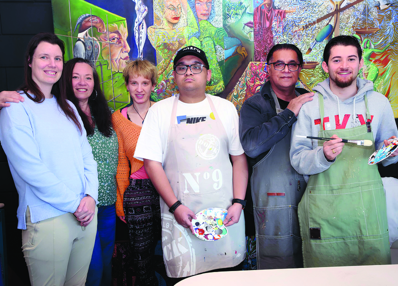 Rechts Daniëlle, Connie,Eva, Graecian, Majeed en Ozan - The Home of Creation 