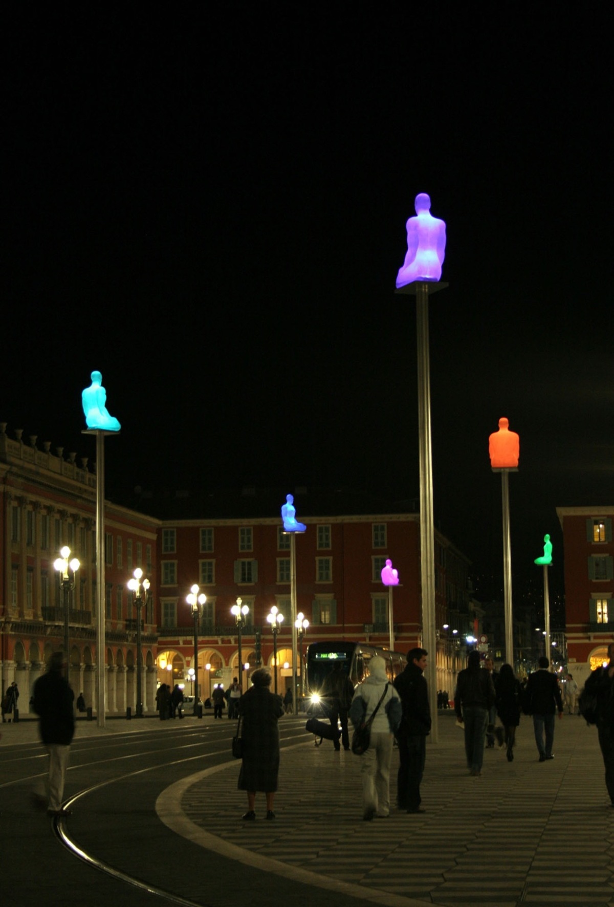 Jaume Plensa’s outdoor work, Conversation à Nice, at Place Masséna ©ArtFix